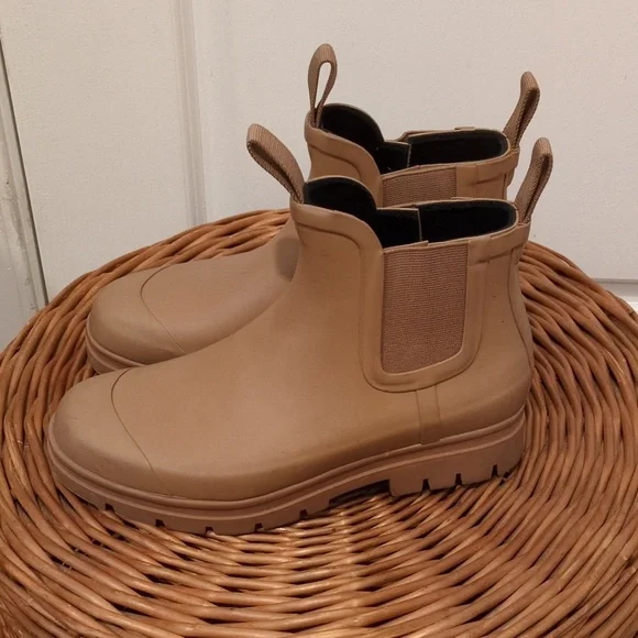 Everlane Waterproof Tan Lug Bootie Womens 7 - Picture 8 of 8